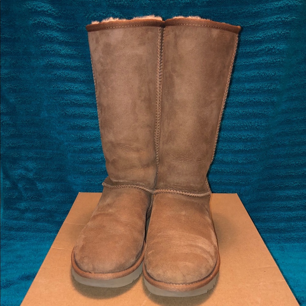 *LIKE NEW AUTHENTIC* W’s classic tall 2 ugg boots